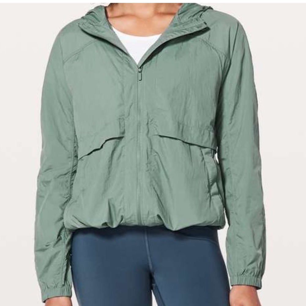 Lululemon Women’s Windbreaker - olive, size small